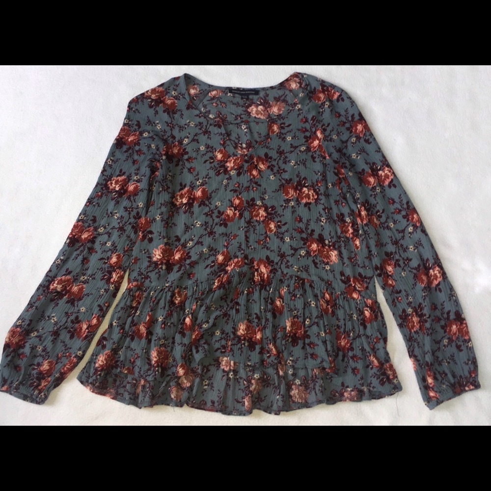 American Eagle flowery long sleeved top